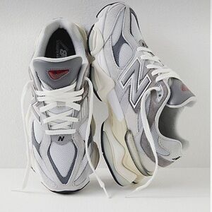 New Balance Unisex 9060. Men 6.5/ Women 8